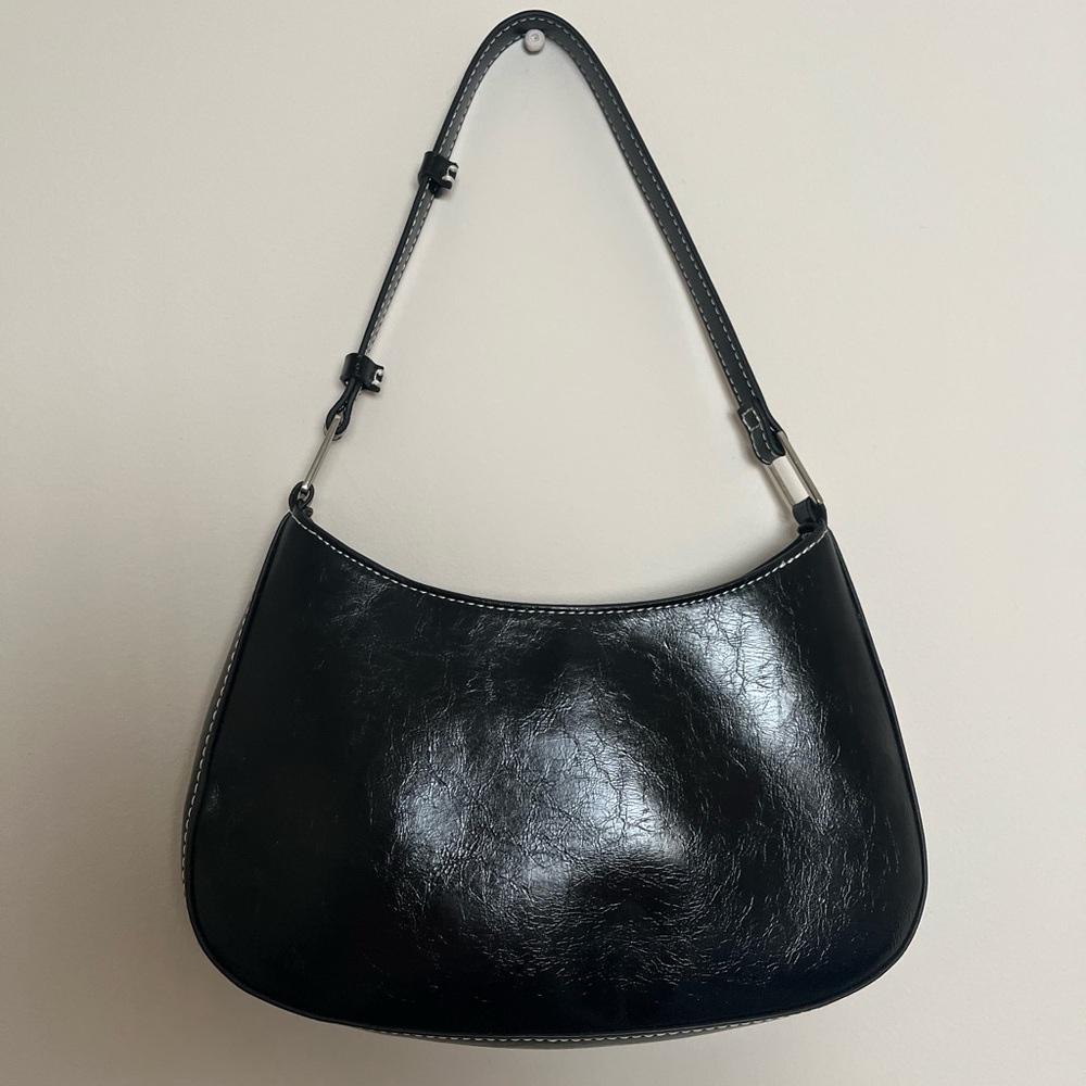 fake leather purse w detachable silver chain